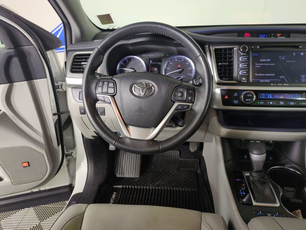Used 2019 Toyota Highlander Limited AWD/4WD image 16