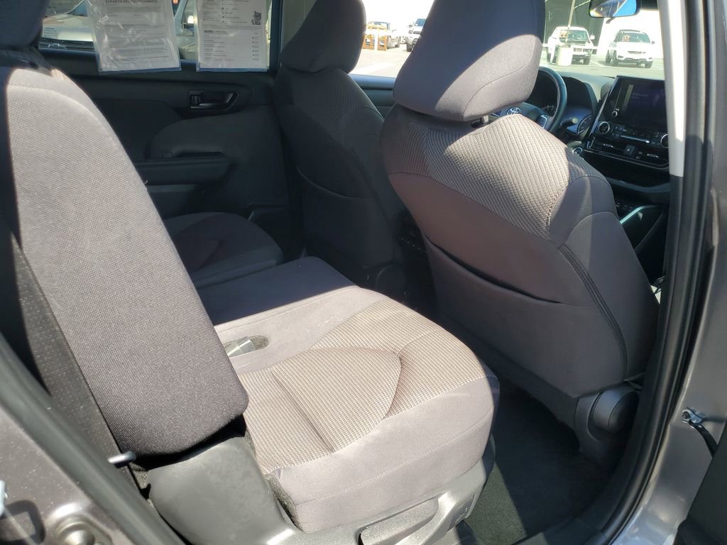 Used 2024 Toyota Highlander LE image 31