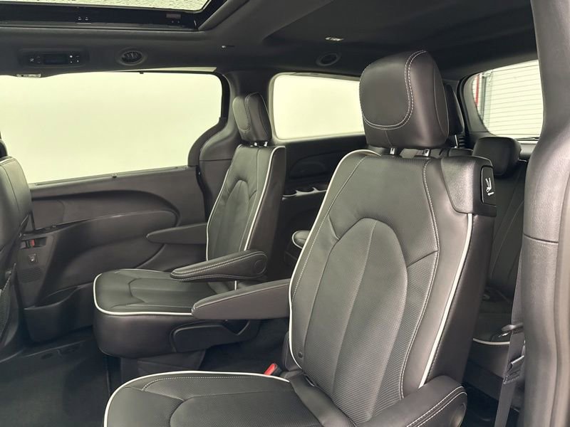 New 2026 Chrysler Pacifica Limited image 21