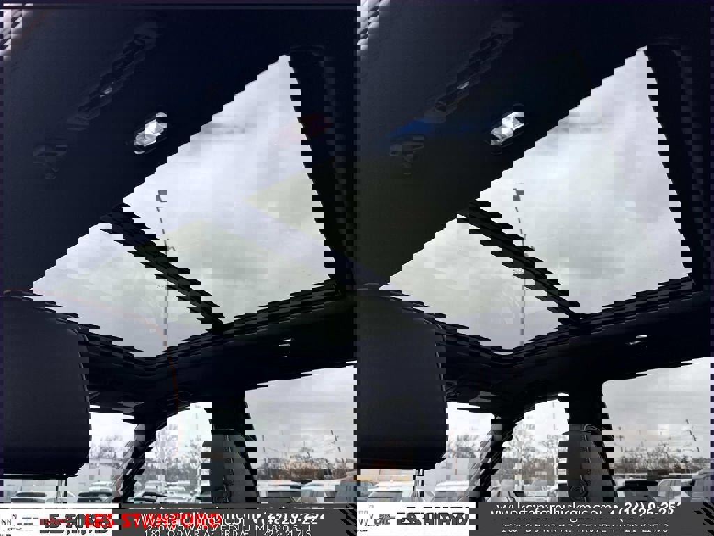 Used 2023 GMC Yukon AT4 w/ Technology Package image 15