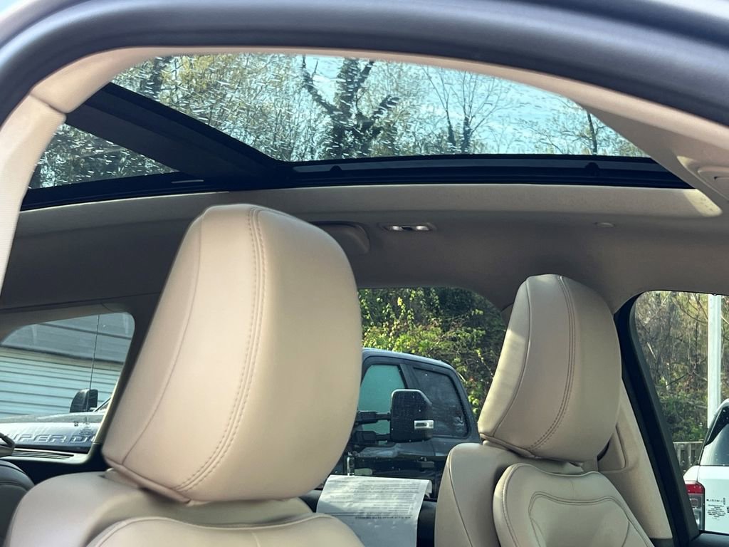 Used 2022 Lincoln Corsair Reserve w/ Equipment Group 201A image 11