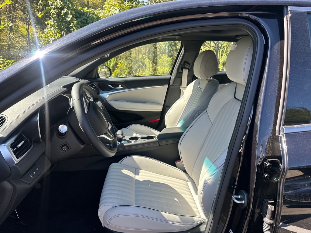 New 2025 Genesis G70 2.5T w/ Sport Prestige Package image 4