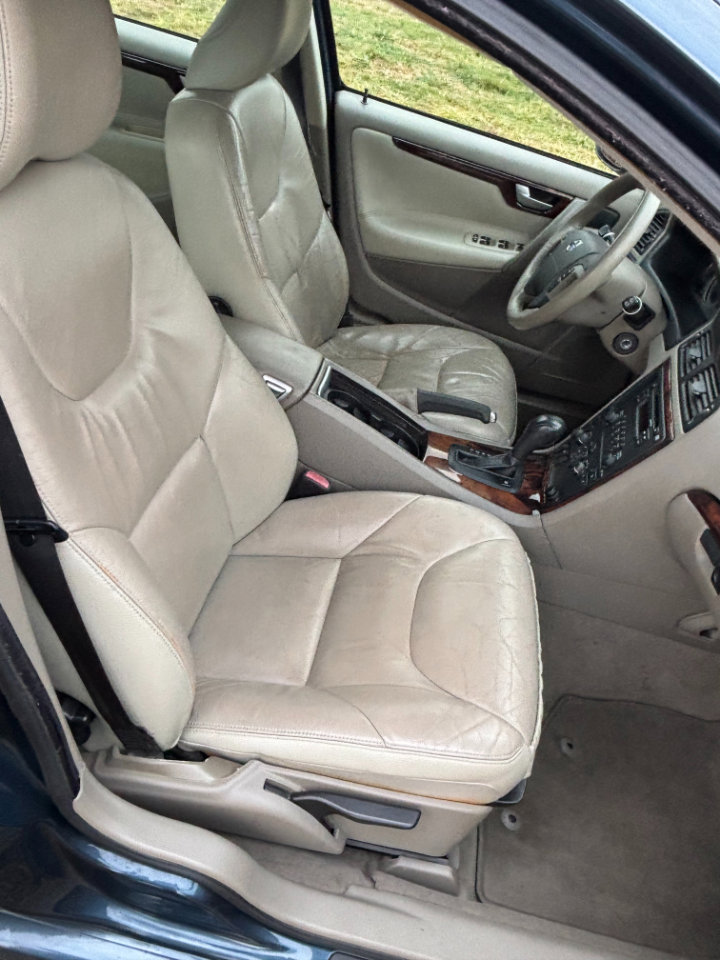 Used 2007 Volvo V70 2.4 image 24