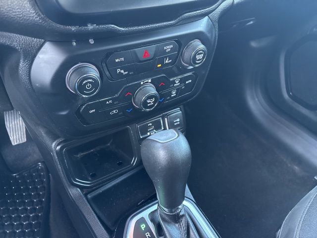 Used 2018 Jeep Renegade Altitude w/ Advanced Technology Group image 24