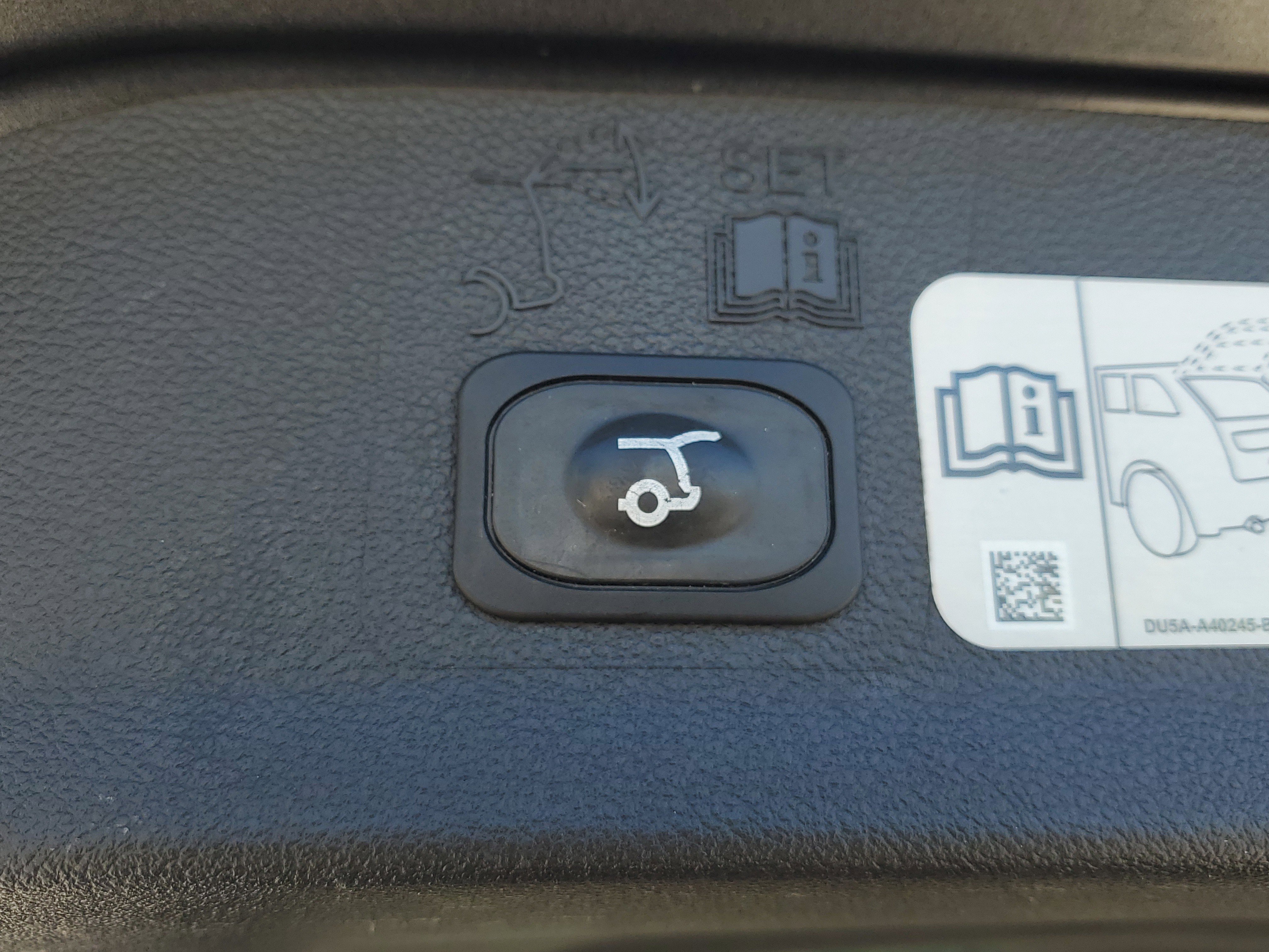 Used 2019 Ford Escape Titanium image 10