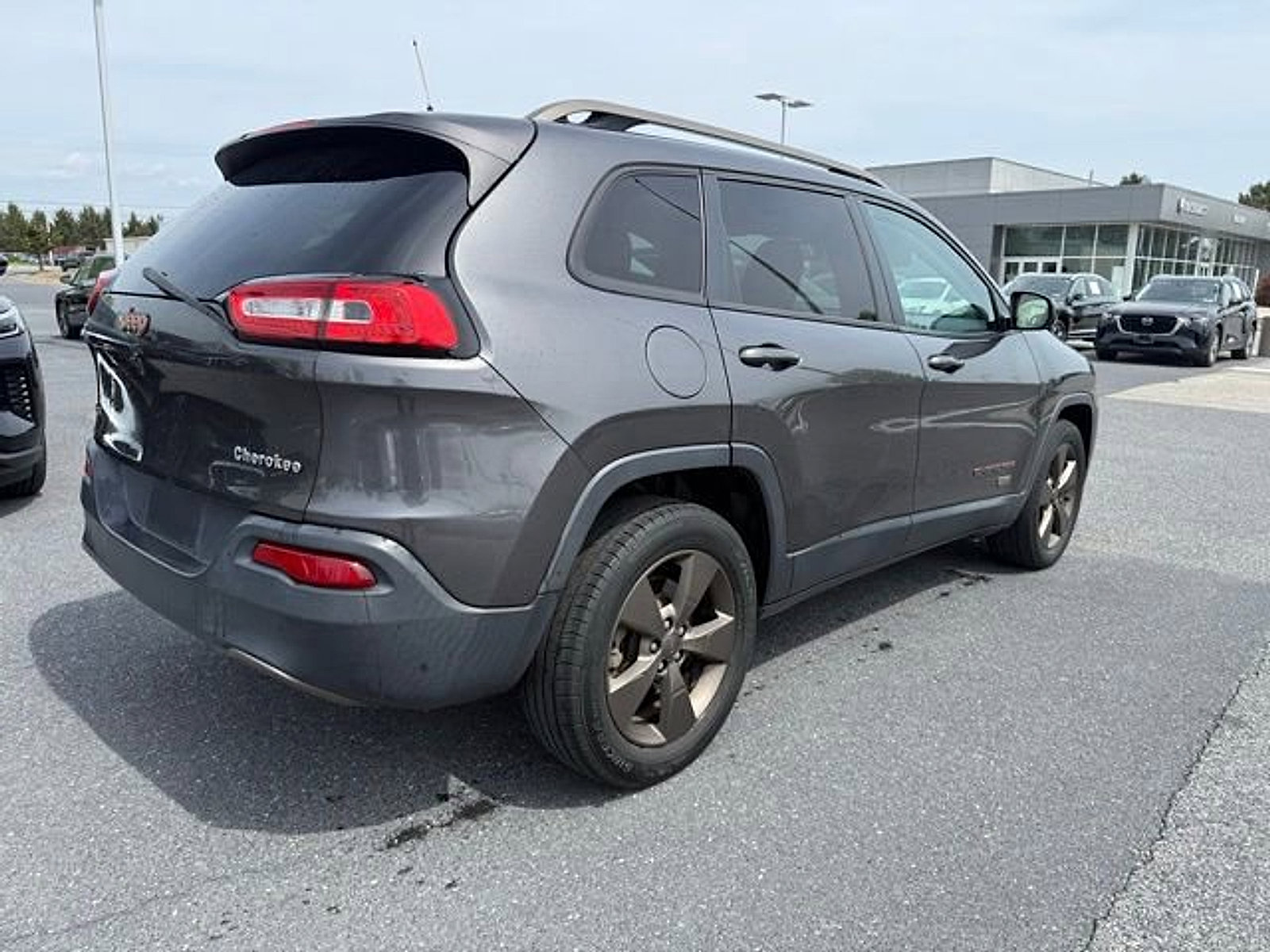 Used 2017 Jeep Cherokee 75th Anniversary image 13