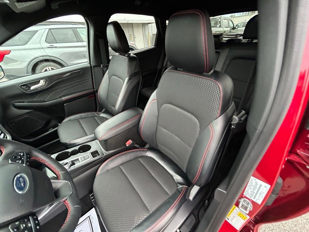 Used 2025 Ford Escape ST-Line Elite image 30