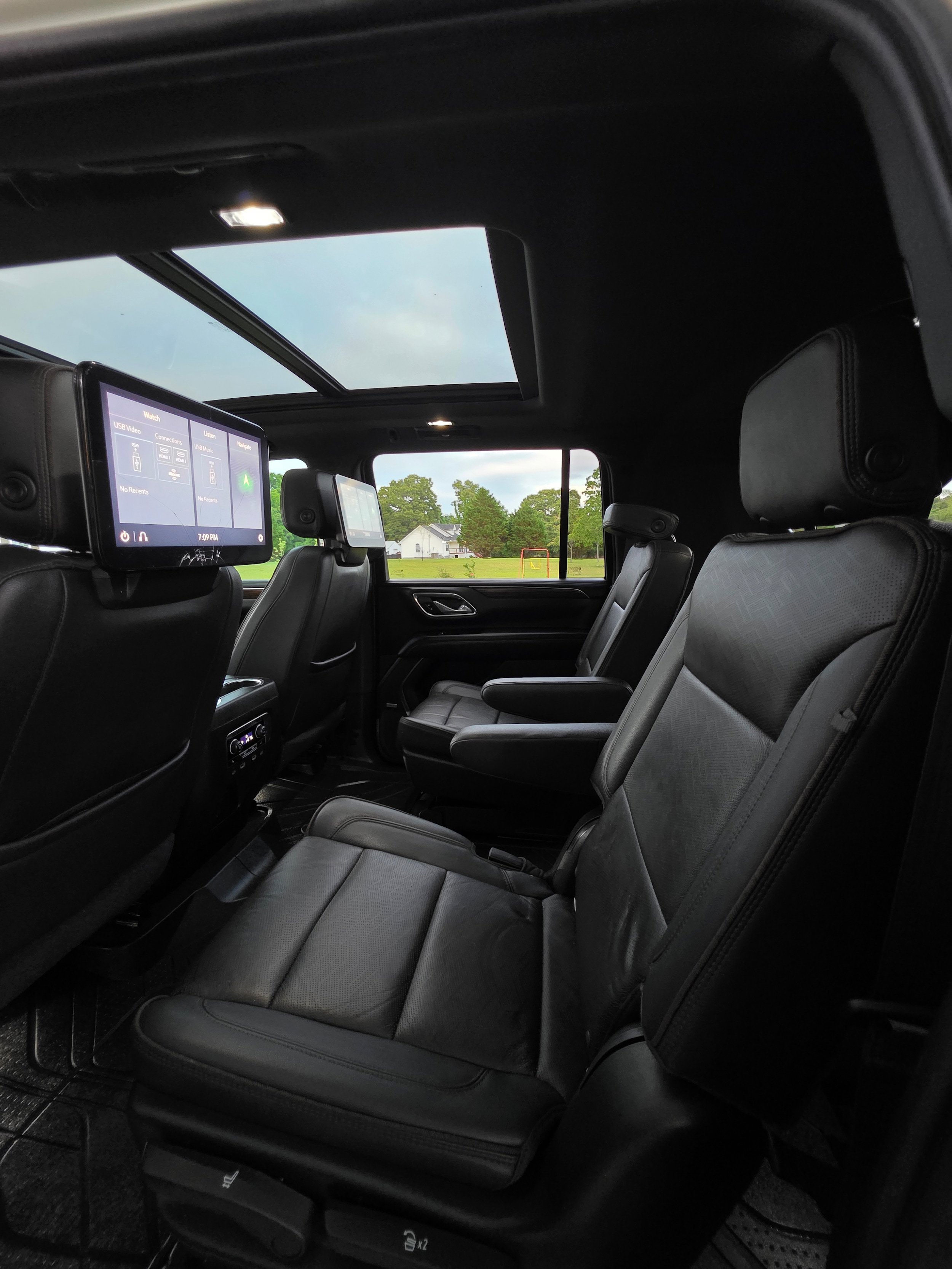 Used 2021 Chevrolet Suburban High Country AWD/4WD image 22