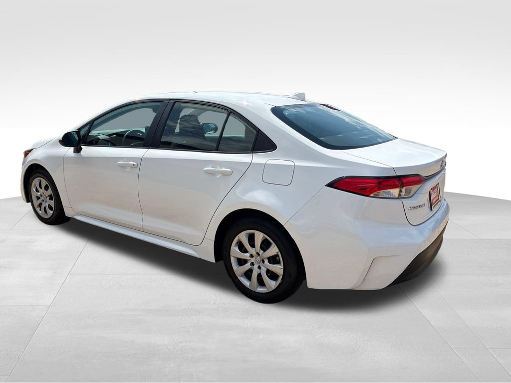 Used 2024 Toyota Corolla LE FWD image 3
