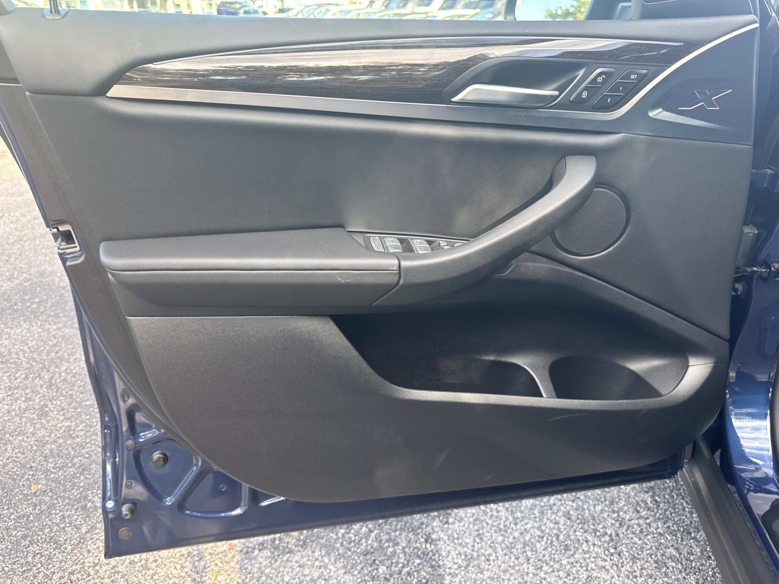 Certified 2025 BMW X4 xDrive30i image 16