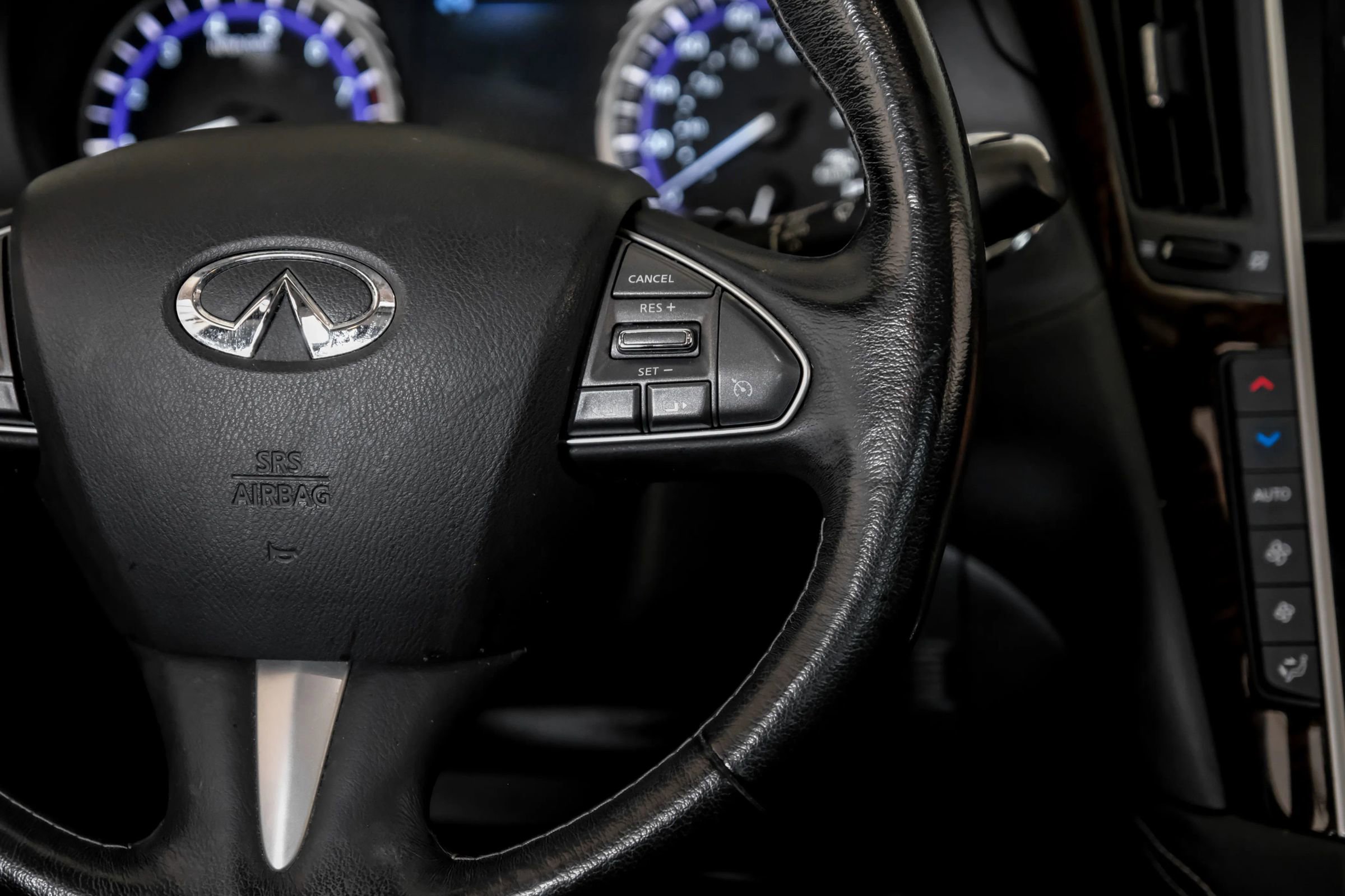 Used 2017 INFINITI Q50 3.0t Premium w/ Driver Assistance Package image 15