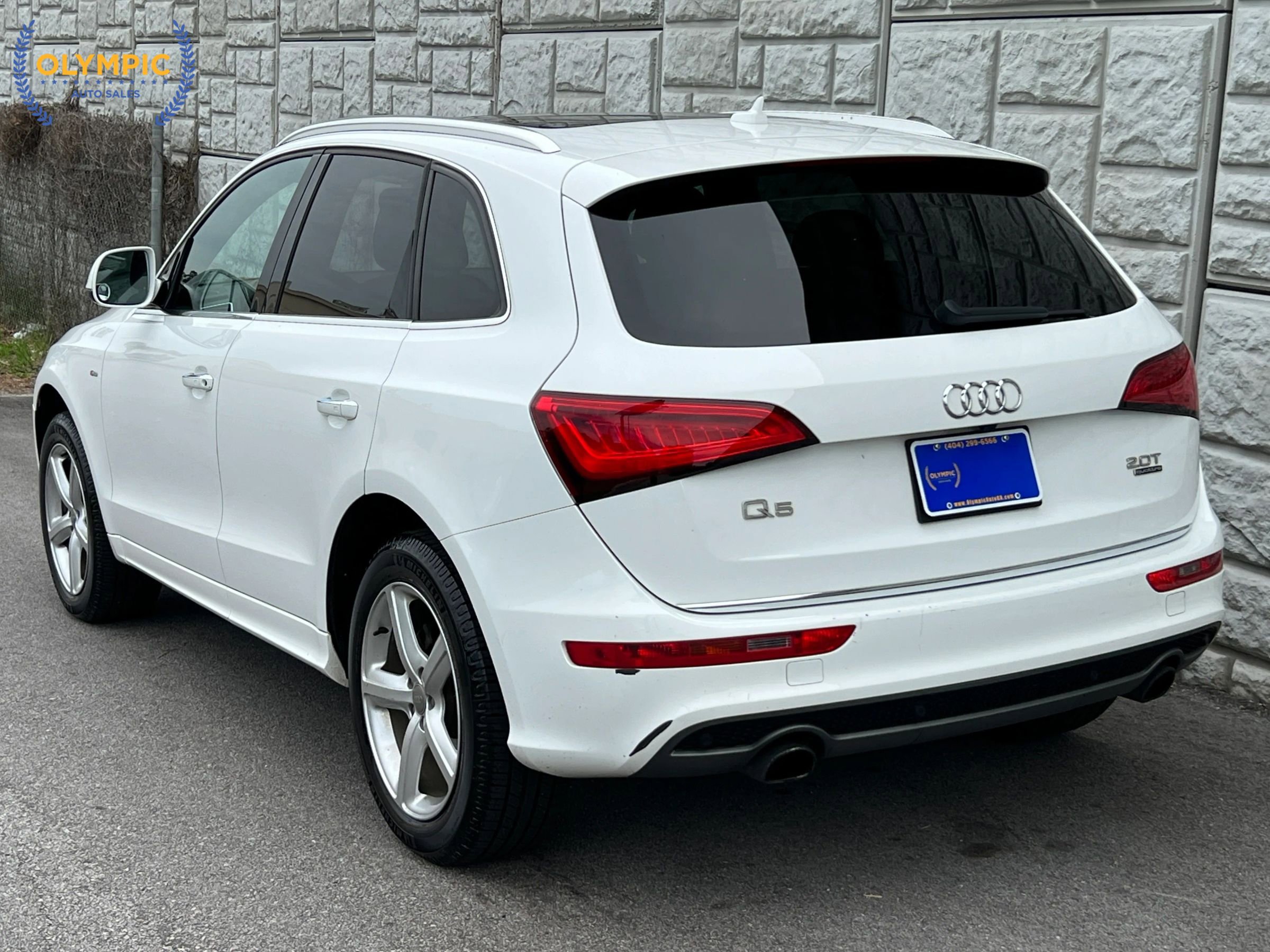 Used 2017 Audi Q5 2.0T Premium Plus w/ Technology Package AWD/4WD image 4