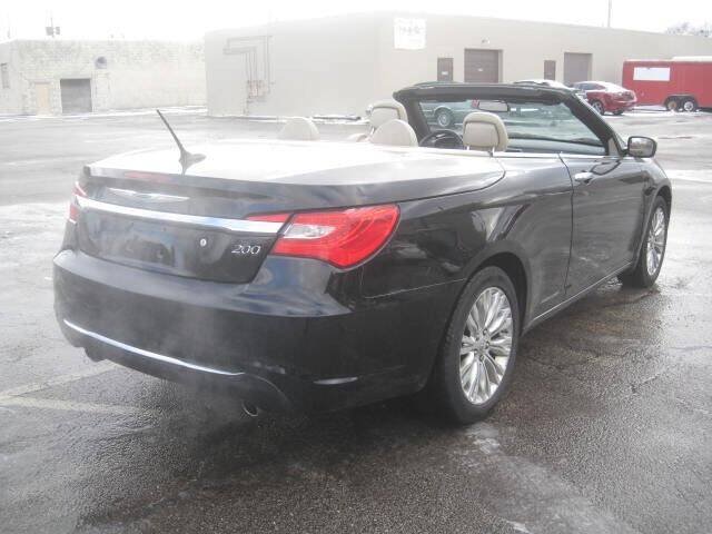 Used 2011 Chrysler 200 Limited FWD image 5