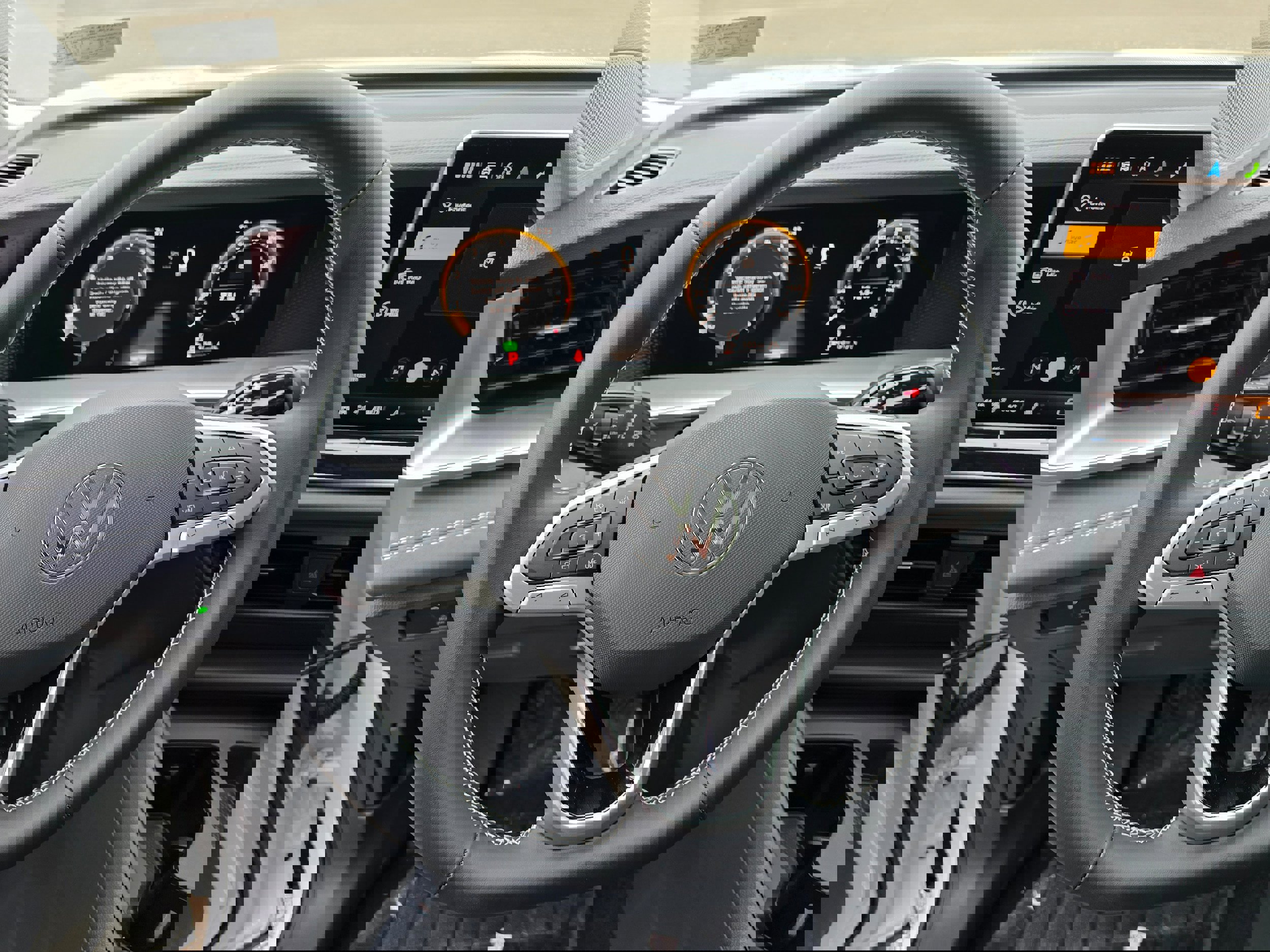 New 2025 Volkswagen Tiguan SE image 15