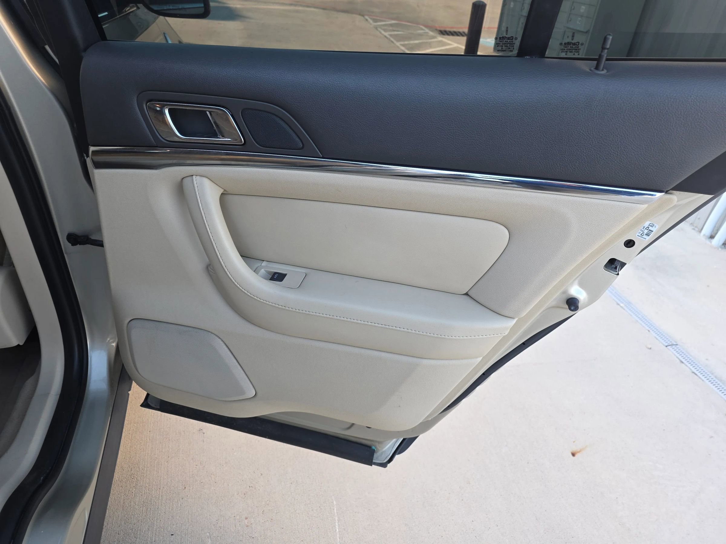 Used 2010 Lincoln MKS Sedan 4D image 28