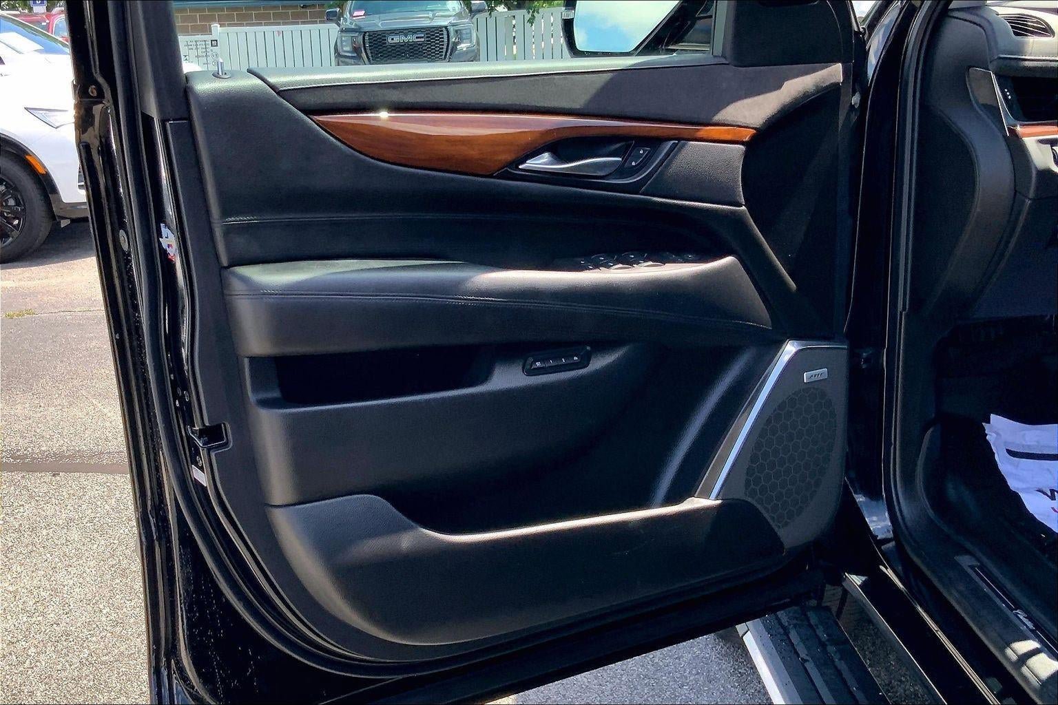 Used 2016 Cadillac Escalade Premium AWD/4WD image 22
