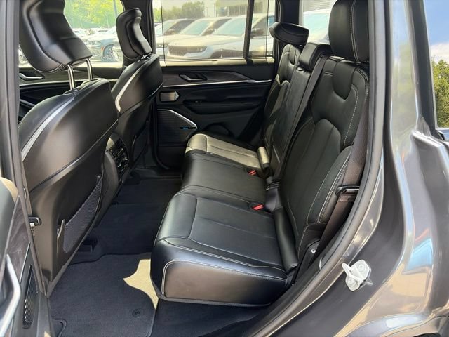 Certified 2023 Jeep Grand Cherokee Overland w/ Luxury Tech Group IV AWD/4WD image 14