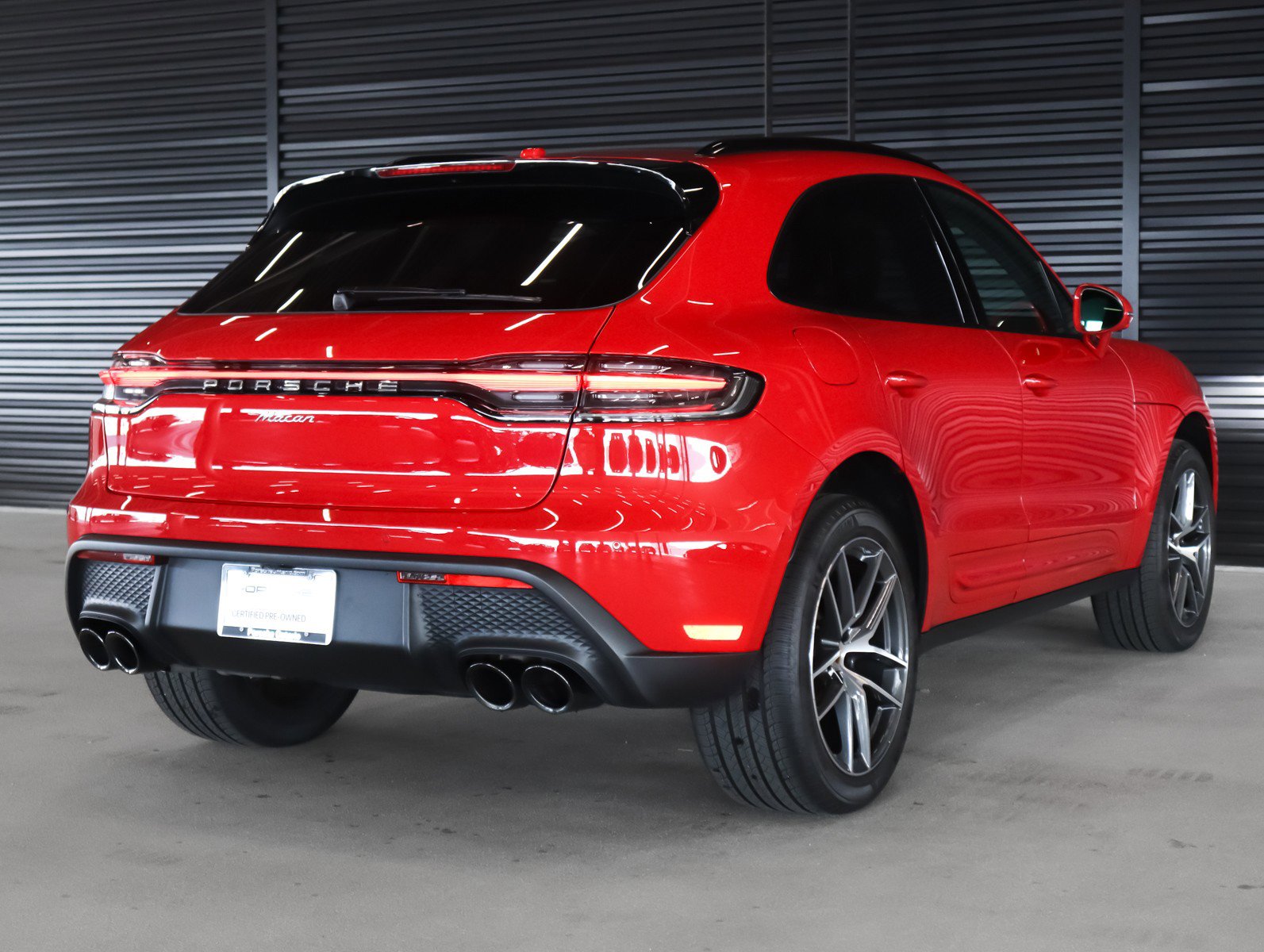 Used 2025 Porsche Macan image 10