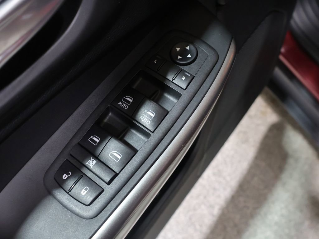 Certified 2019 Jeep Cherokee Limited AWD/4WD image 14