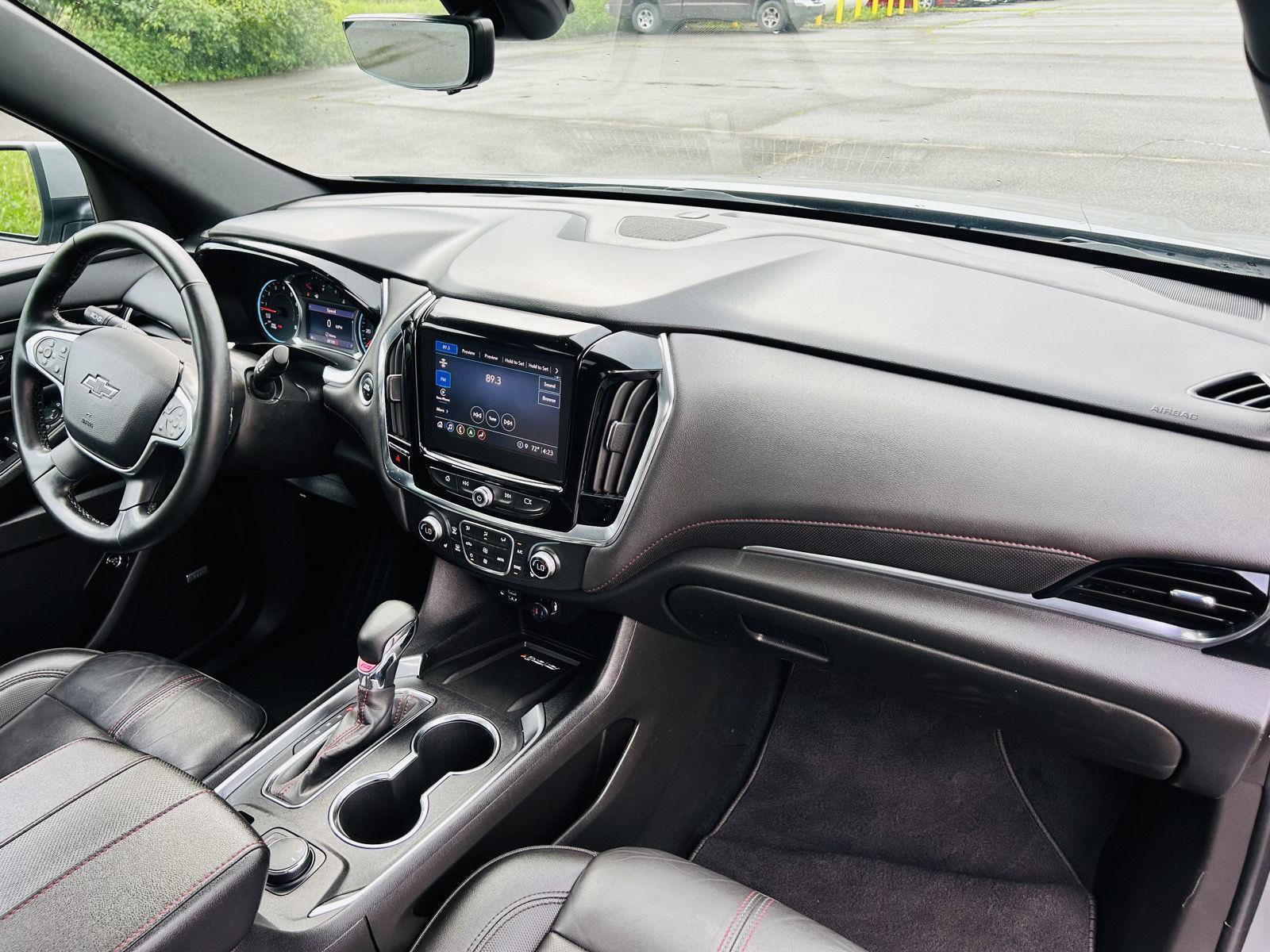 Used 2023 Chevrolet Traverse RS image 30