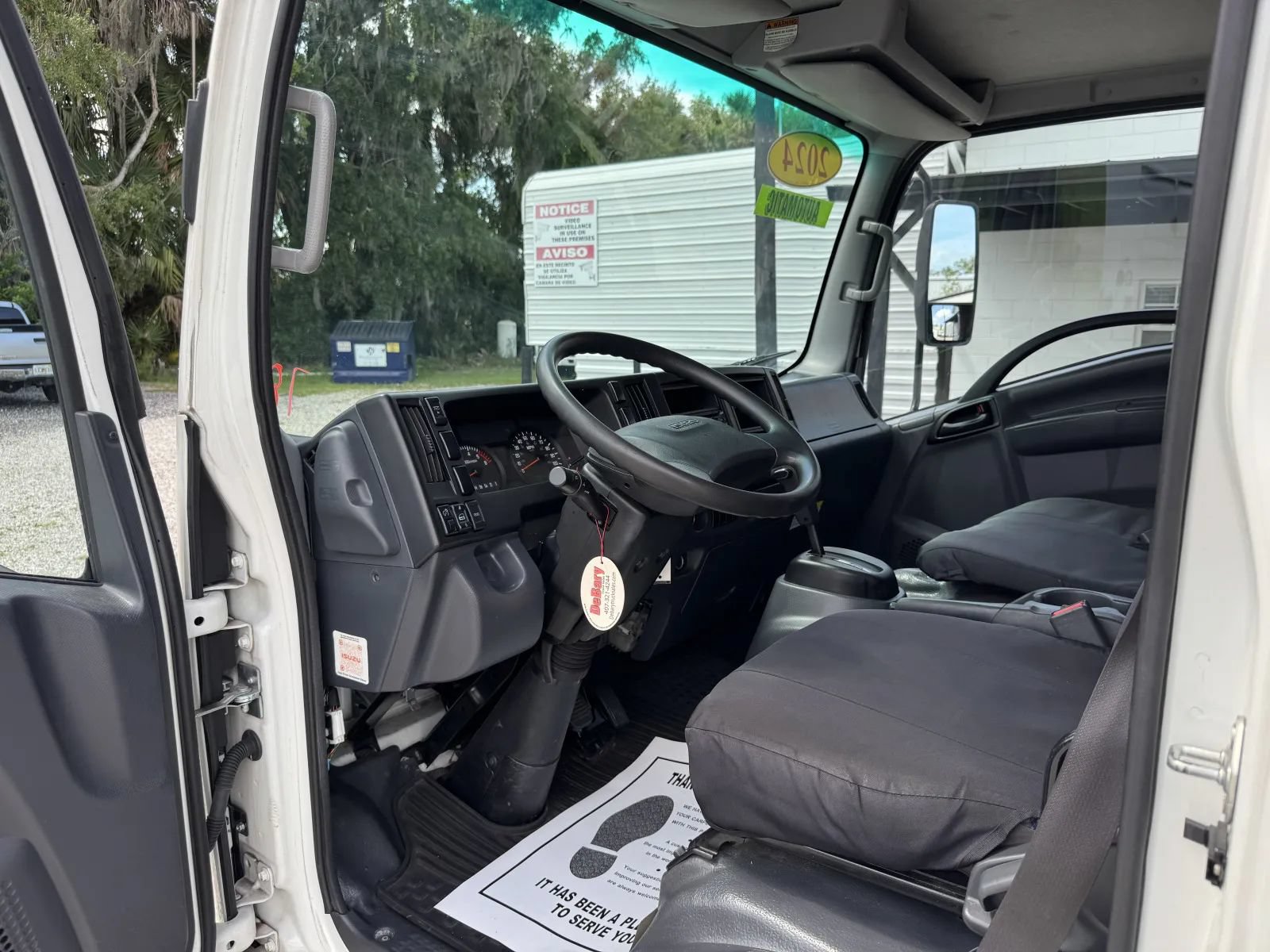 Used 2024 Isuzu NPR RWD image 16
