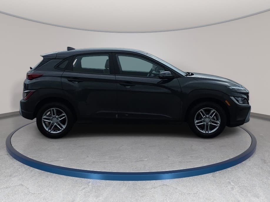 Used 2023 Hyundai Kona SE FWD image 4