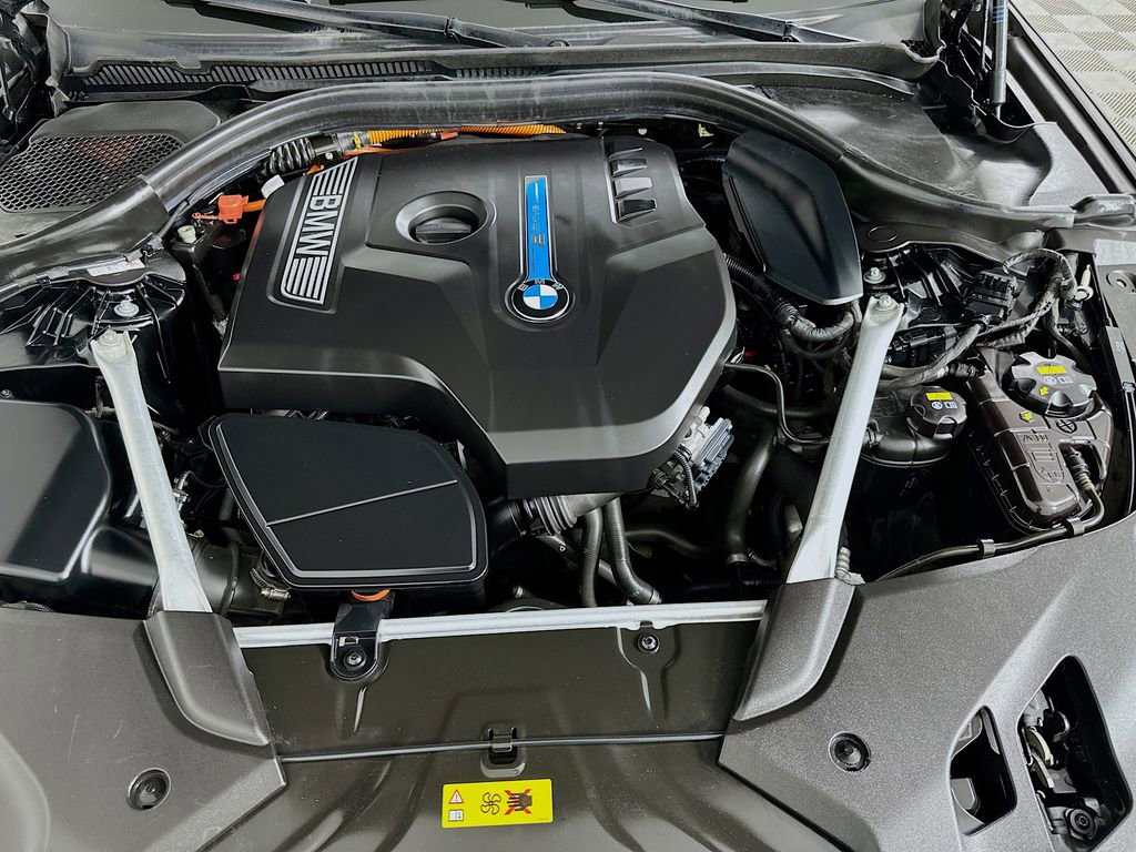 Used 2018 BMW 530e w/ Premium Package 2 RWD image 31