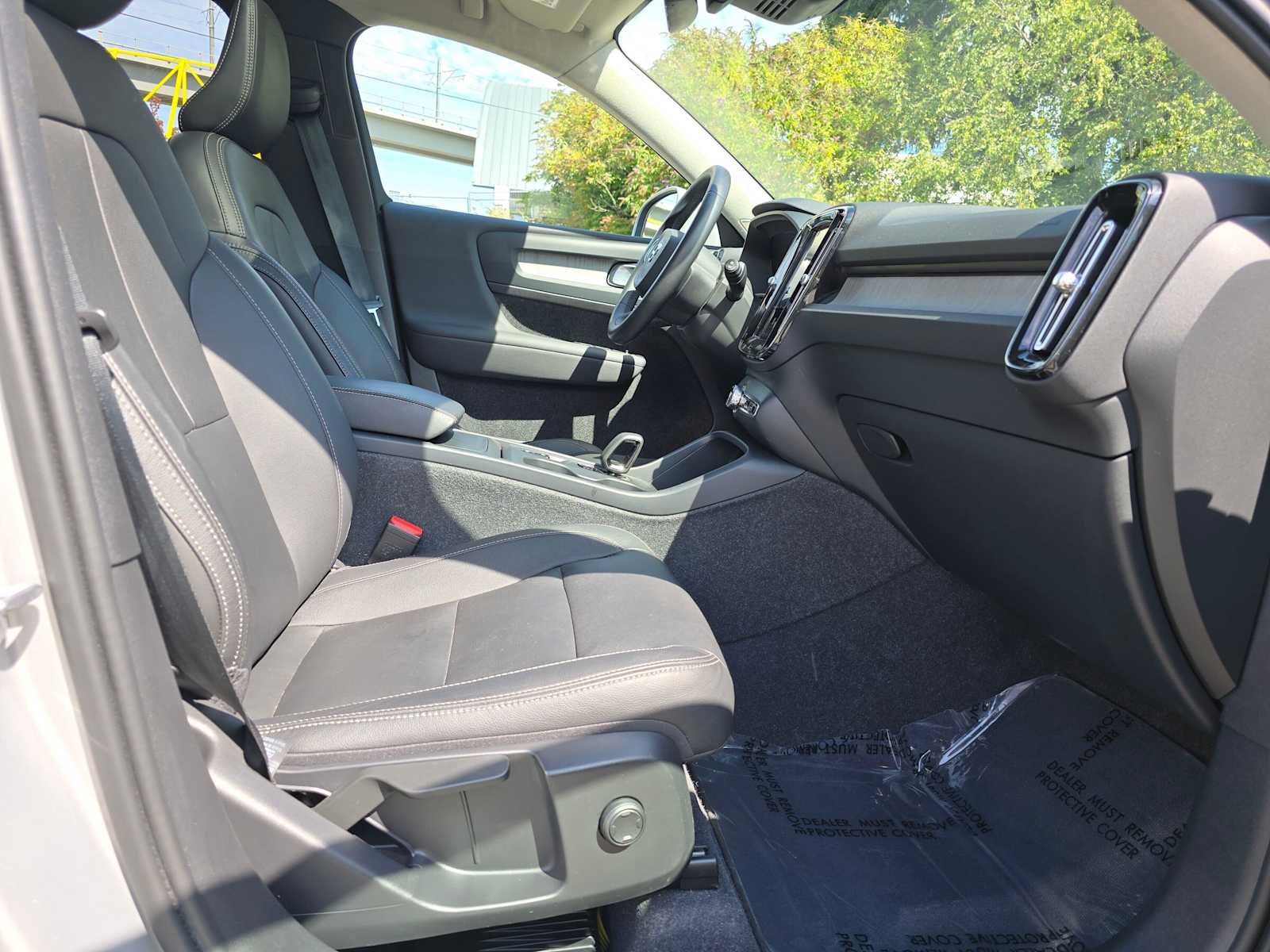 Certified 2024 Volvo XC40 B5 Core w/ Climate Package AWD/4WD image 12