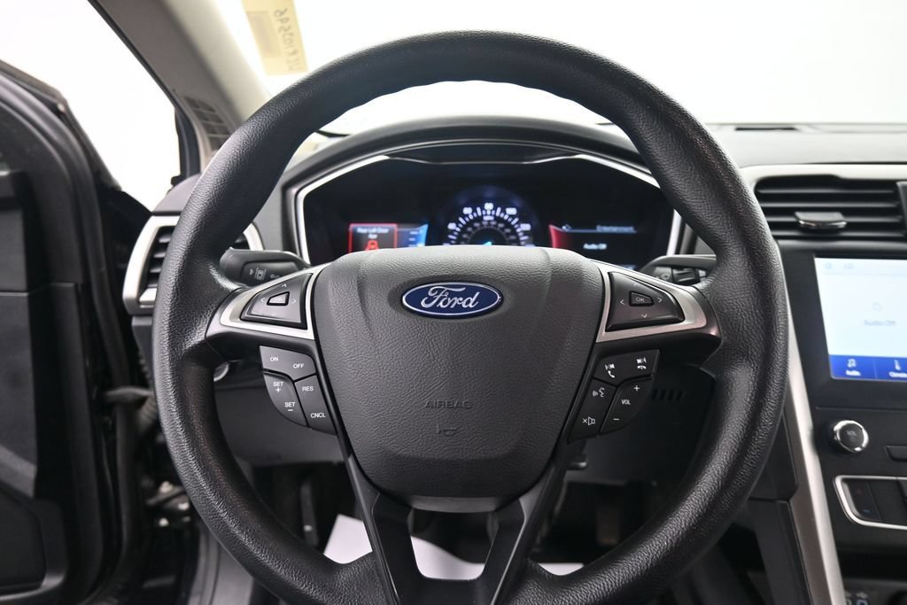 Used 2020 Ford Fusion SE FWD image 20