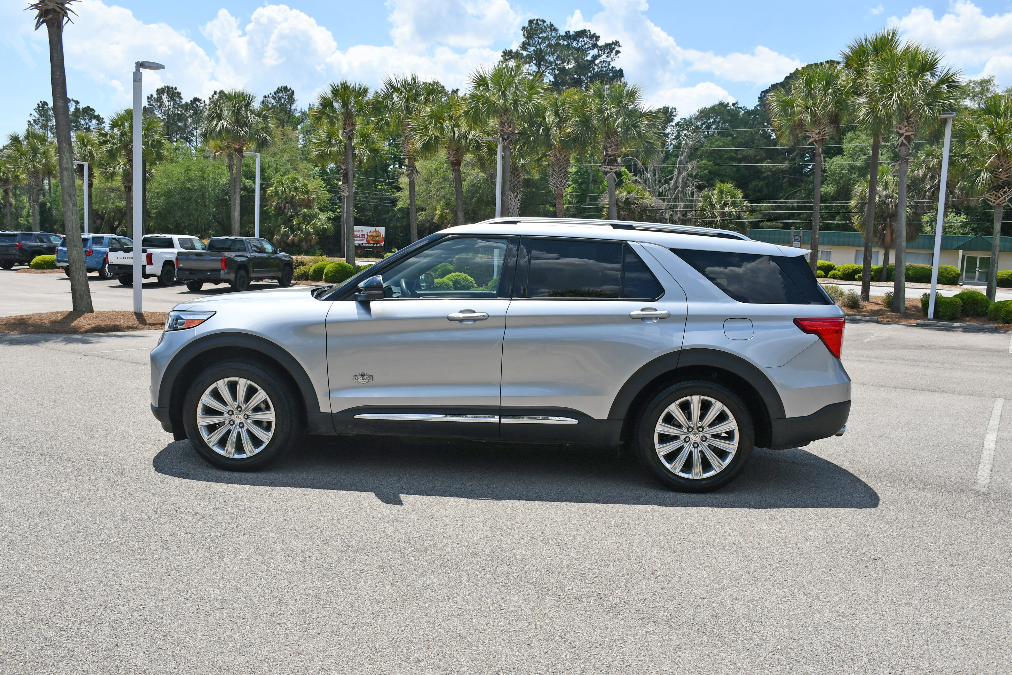 Used 2022 Ford Explorer King Ranch w/ Class IV Trailer Tow Package RWD image 5