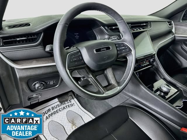 Used 2024 Jeep Grand Cherokee Limited w/ Black Appearance Package AWD/4WD image 9