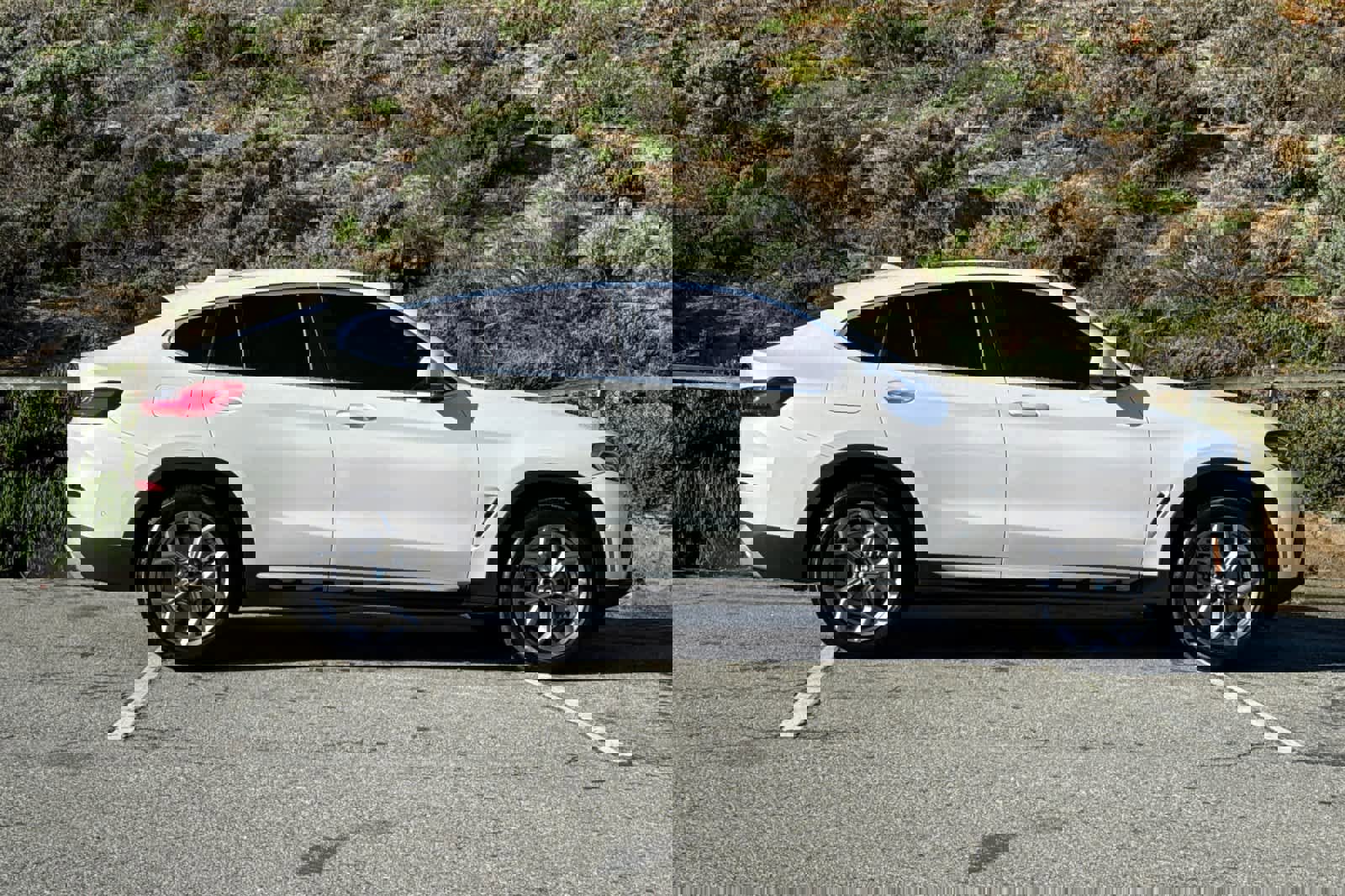 Used 2024 BMW X4 xDrive30i w/ Premium Package image 6