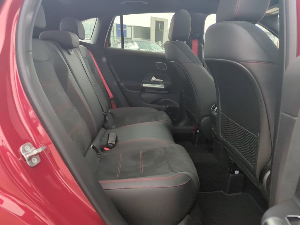 Used 2024 Mercedes-Benz GLA 35 AMG 4MATIC image 29