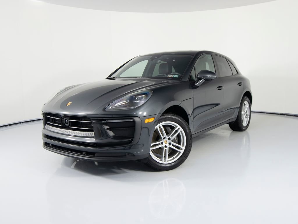 Certified 2025 Porsche Macan image 1