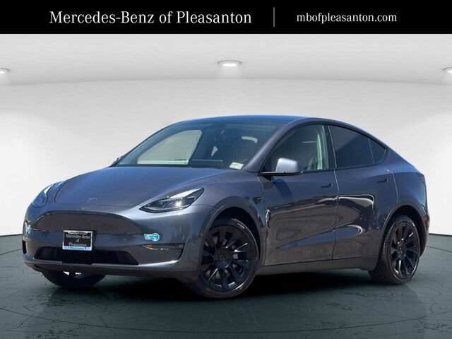 Used 2023 Tesla Model Y Long Range AWD/4WD image 1