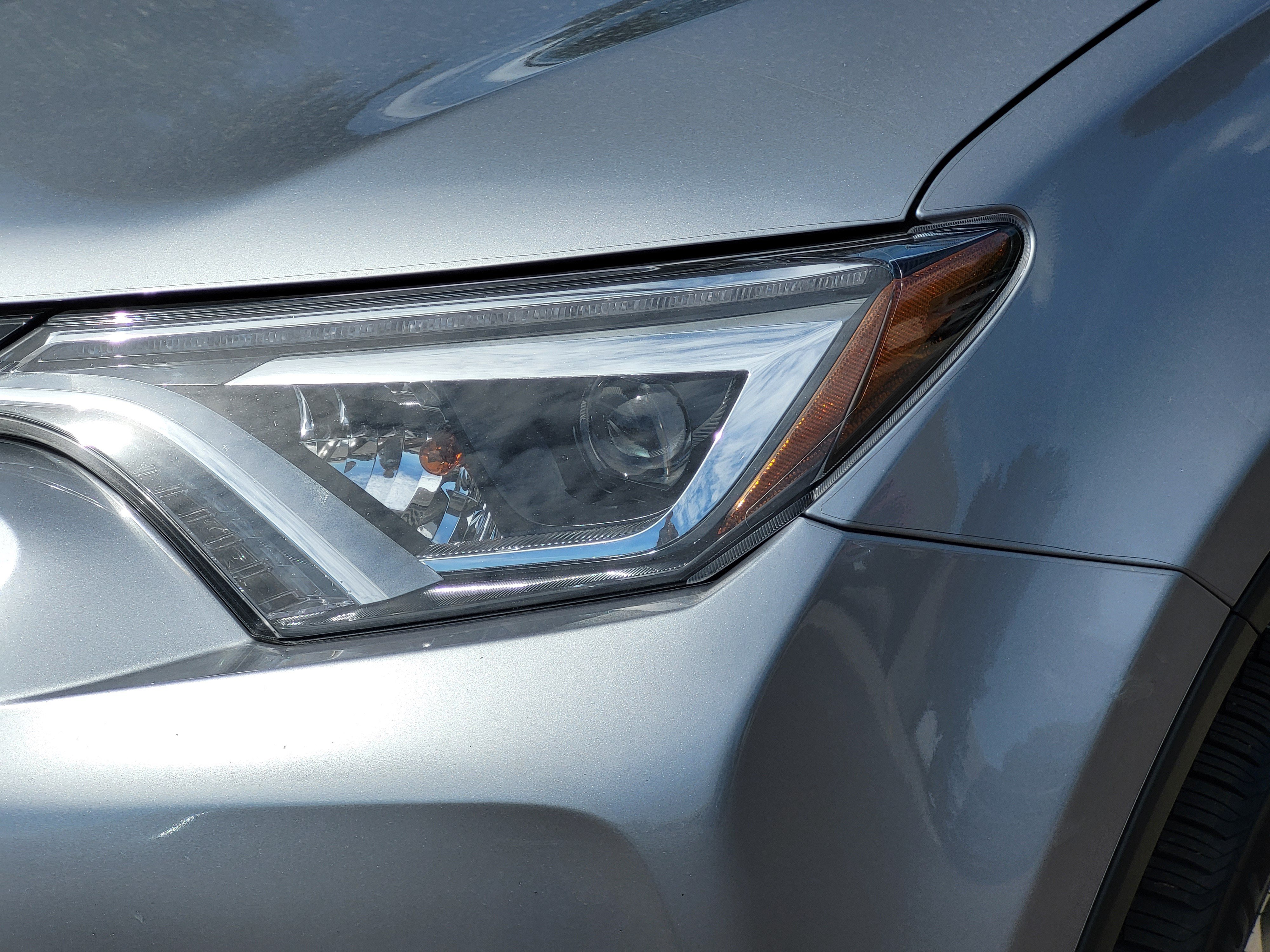 Certified 2018 Toyota RAV4 Limited w/ Advanced Technology Package AWD/4WD image 5