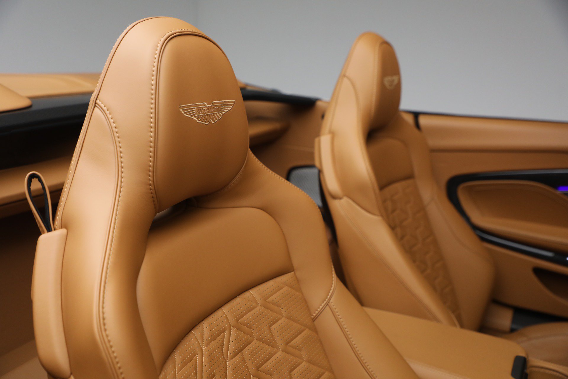 New 2026 Aston Martin Vanquish Convertible RWD image 33