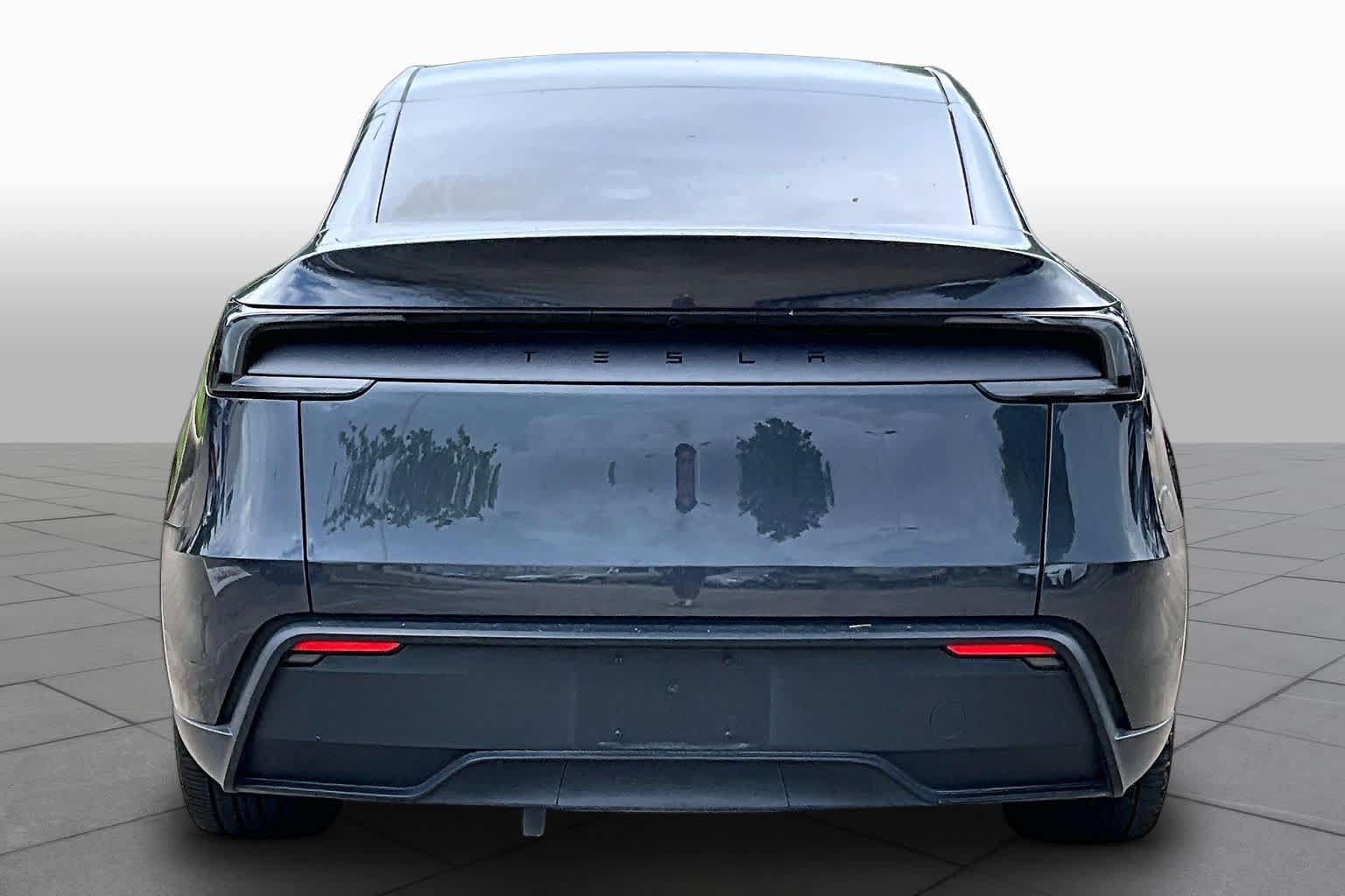Used 2026 Tesla Model Y 2WD image 4