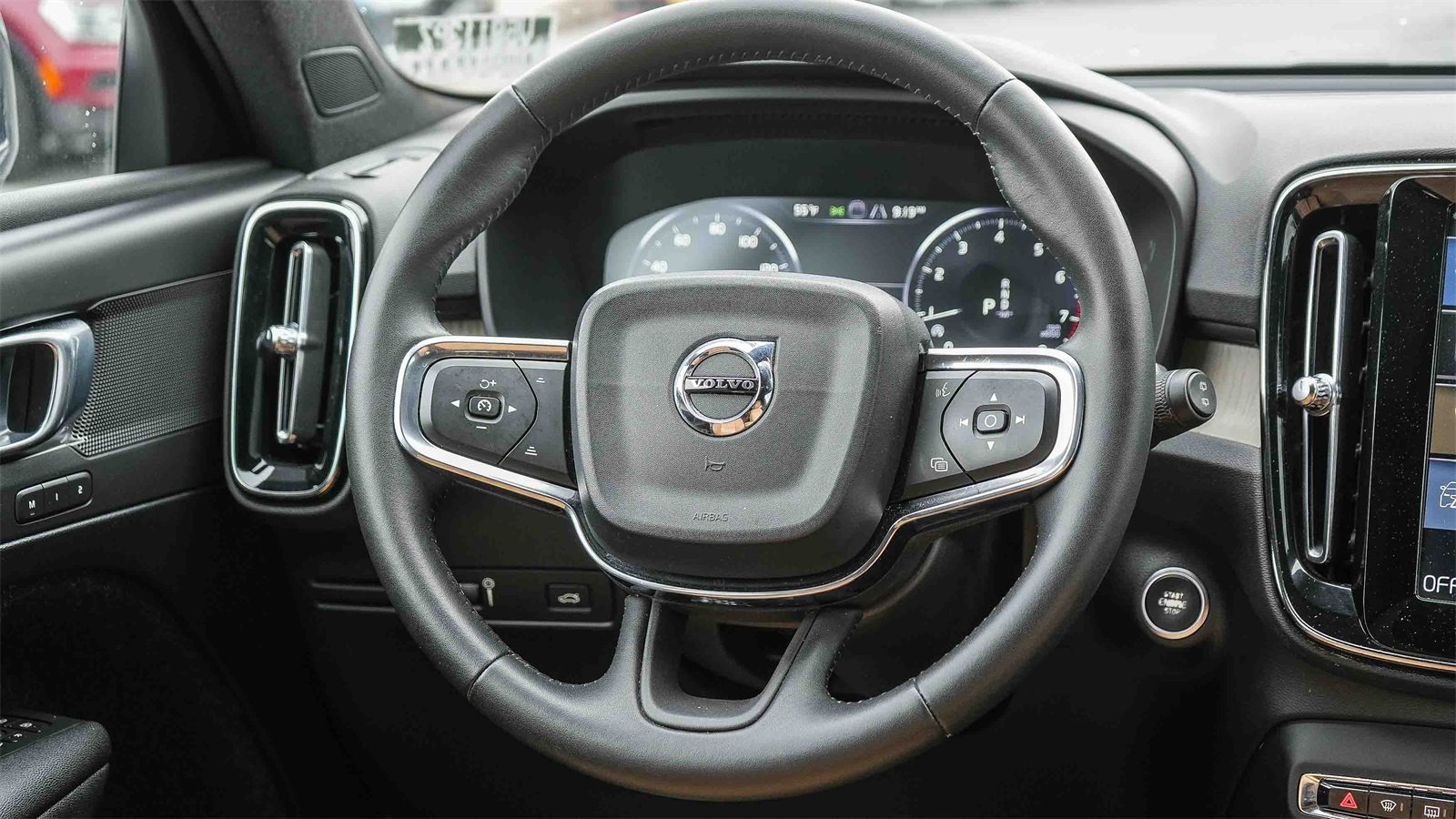 Used 2019 Volvo XC40 T4 Inscription image 15