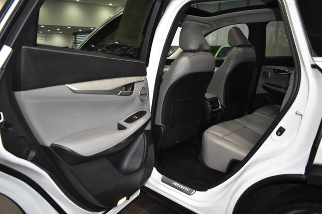 Used 2023 INFINITI QX50 Sensory image 32