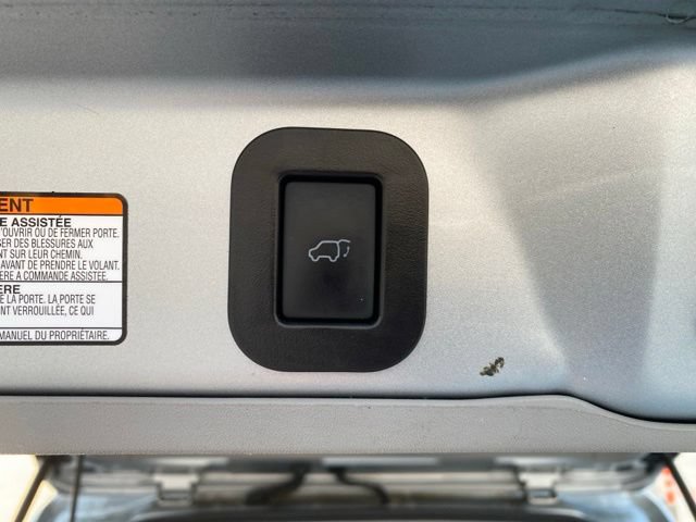 Used 2020 Toyota Sienna SE w/ SE Preferred Package FWD image 9
