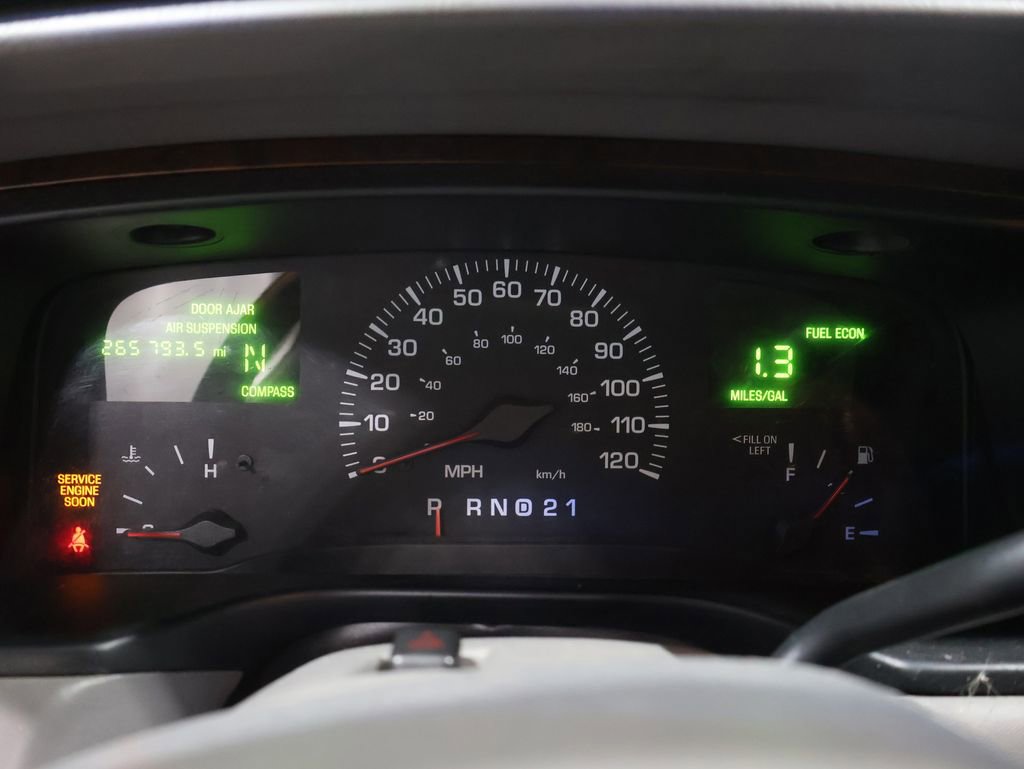 Used 2000 Lincoln Town Car Cartier image 33