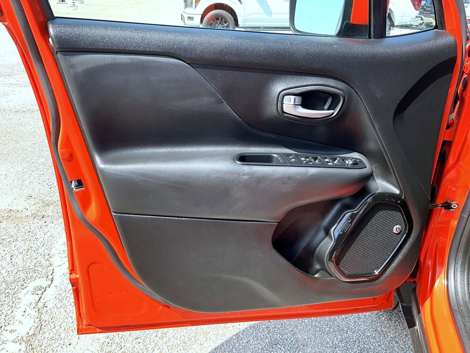 Used 2018 Jeep Renegade Altitude AWD/4WD image 10