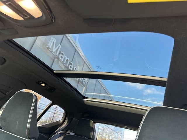 Certified 2025 Volvo XC40 B5 Plus AWD/4WD image 26