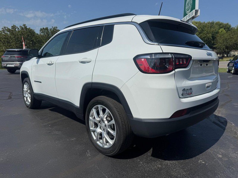 Used 2023 Jeep Compass Latitude AWD/4WD image 5