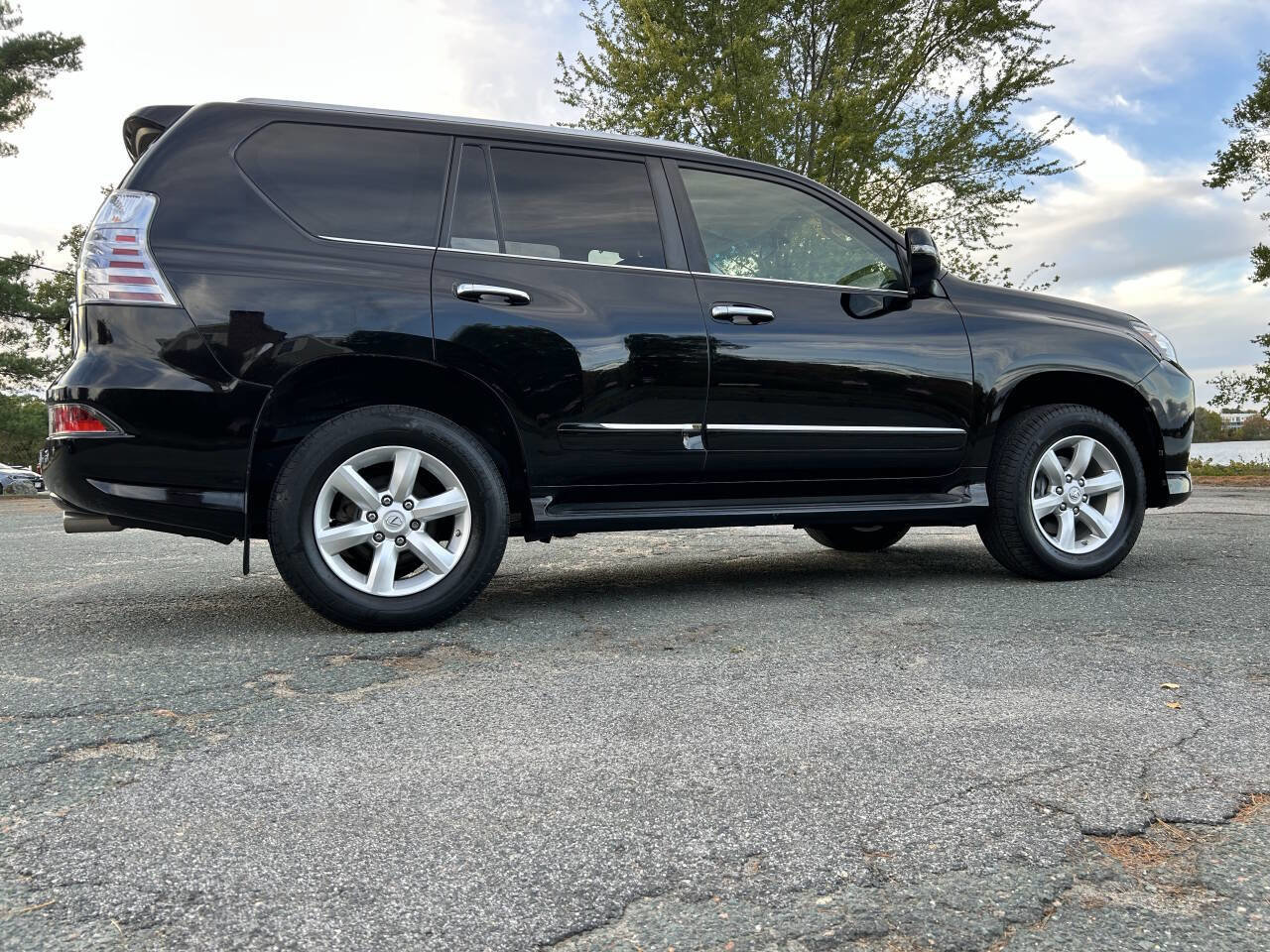 Used 2018 Lexus GX 460 image 11