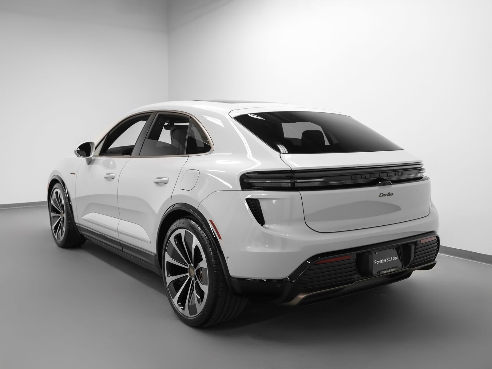 Used 2025 Porsche Macan Turbo Electric AWD/4WD image 3