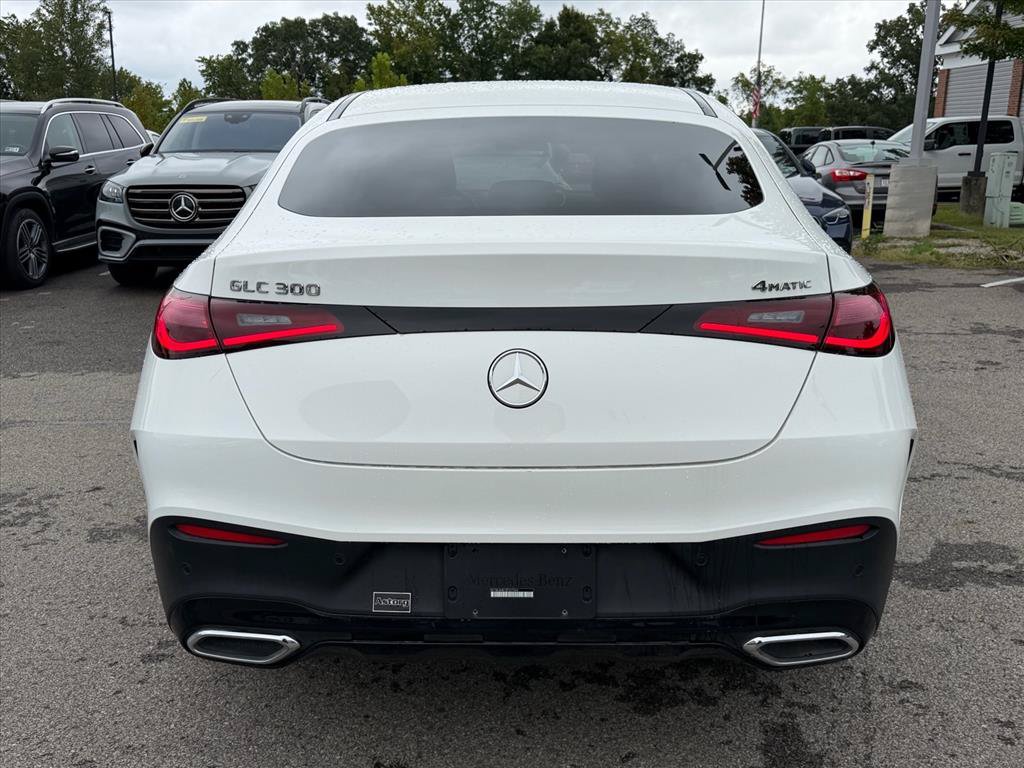 Used 2025 Mercedes-Benz GLC 300 4MATIC image 4