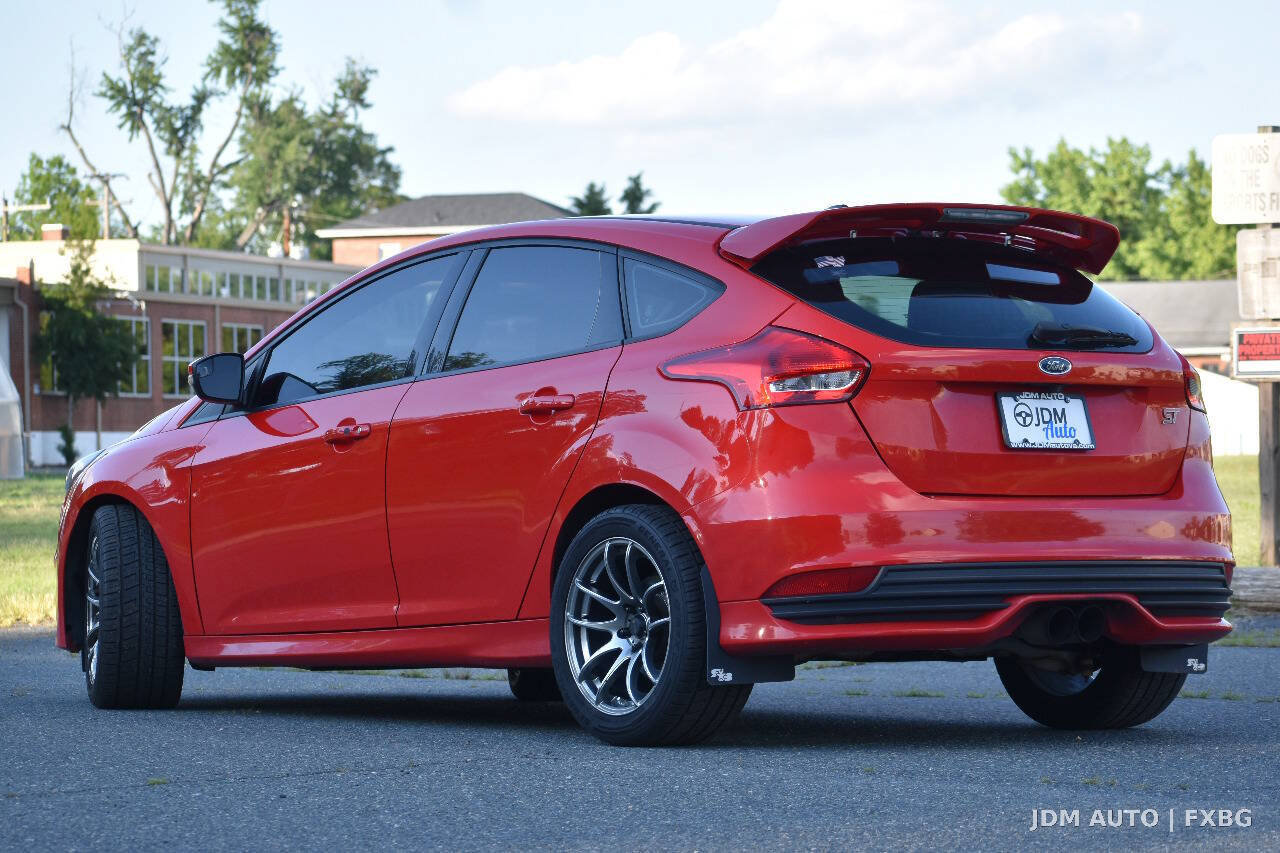 Used 2017 Ford Focus ST FWD image 7