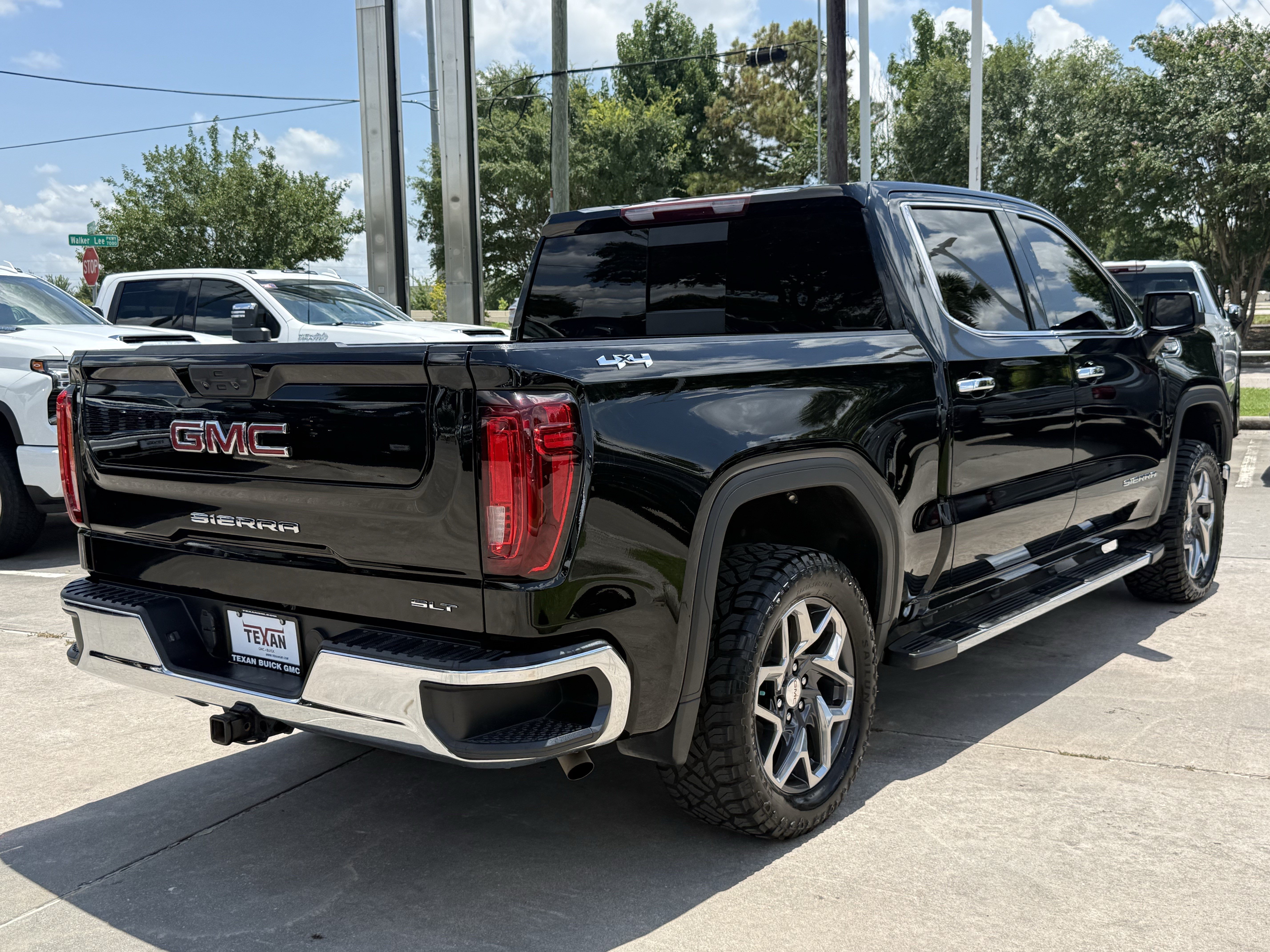 Used 2024 GMC Sierra 1500 SLT AWD/4WD image 5